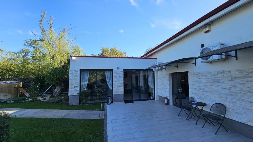 Neferprod Apartments - IS - CAM 08 - Housity