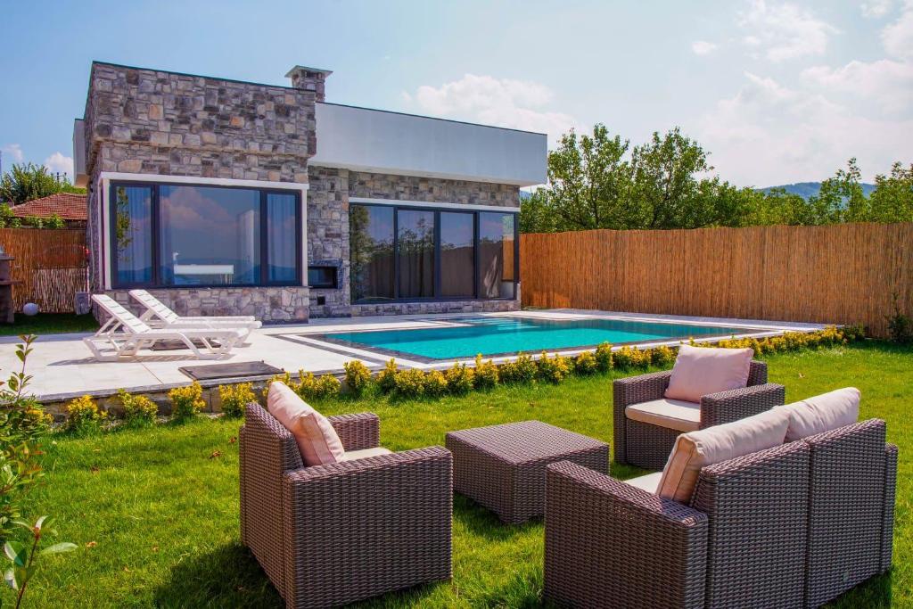 a backyard with chairs and a swimming pool at SAPANCA JOWA in Sapanca