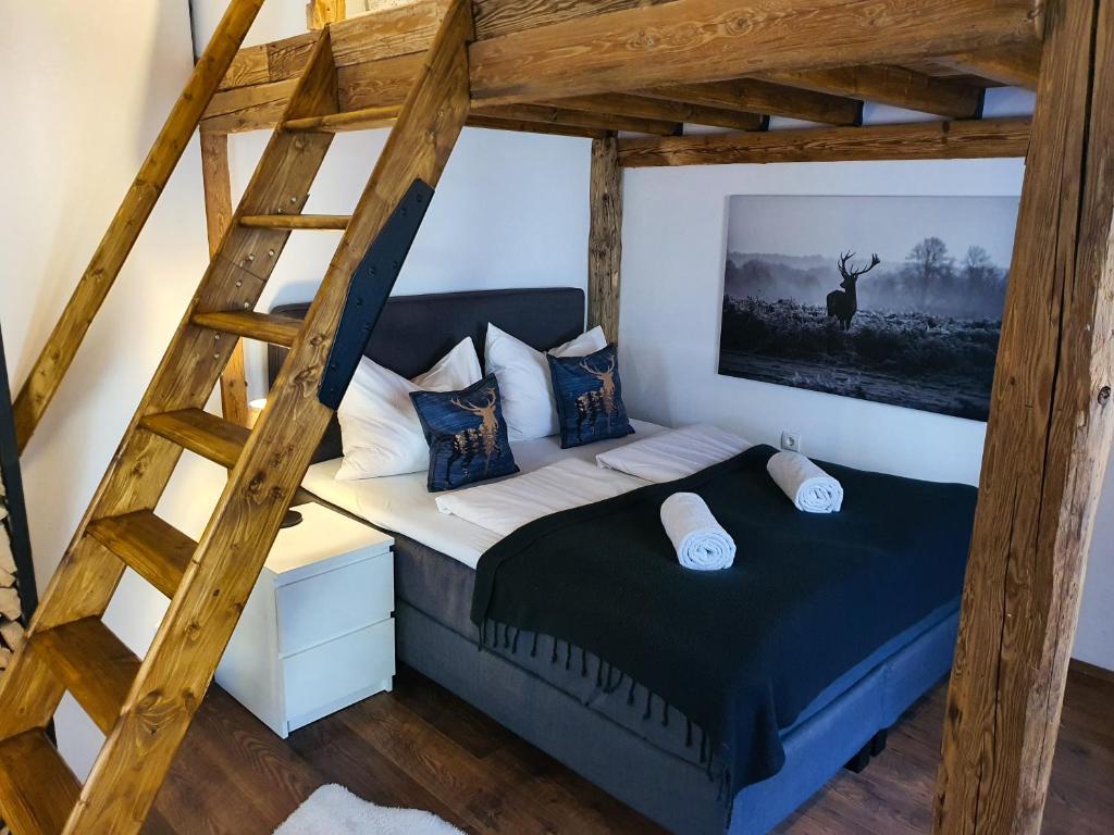Postel nebo postele na pokoji v ubytování Kozma Apartments Peterlewand Gerlitzen Ossiachersee