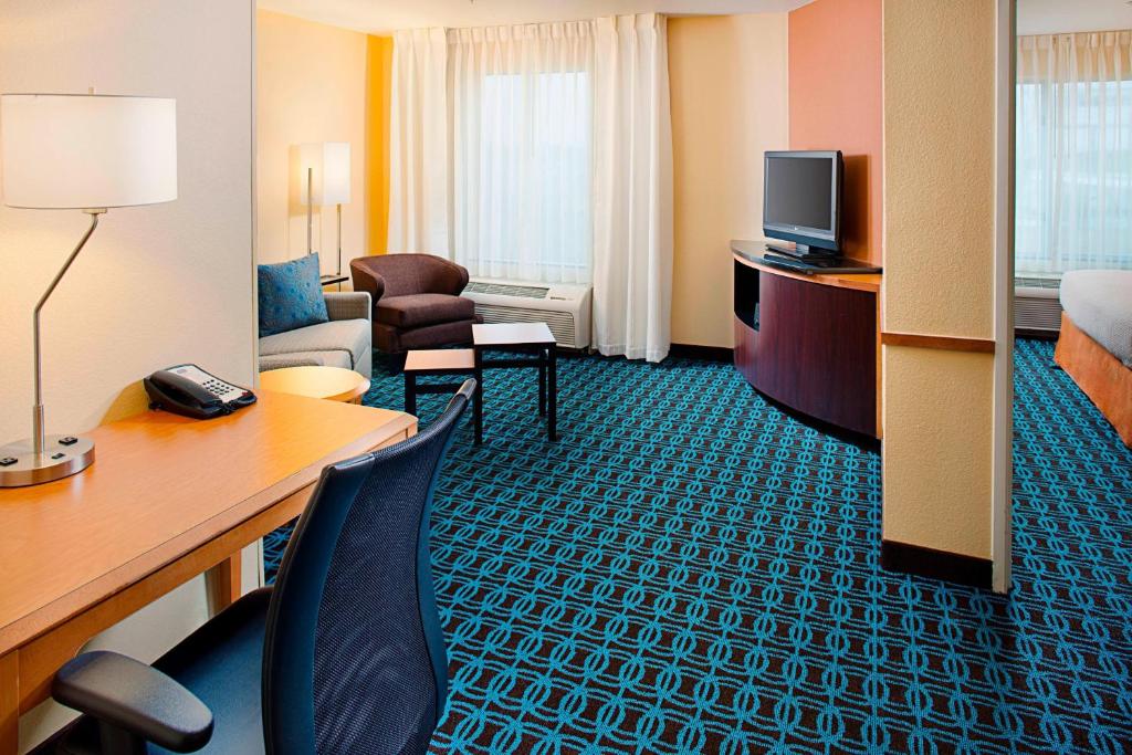Fairfield Inn & Suites by Marriott Jonesboro - Suite King De Un Dormitorio Con Sofá Cama