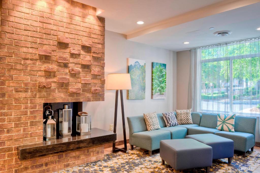 Posezení v ubytování Fairfield Inn & Suites by Marriott Winston-Salem Downtown