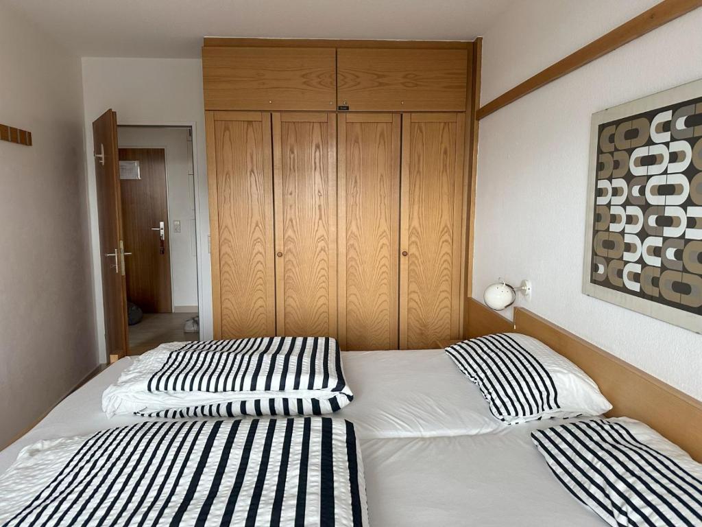 Postel nebo postele na pokoji v ubytování black-forest holiday - Ferienresort am Schluchsee