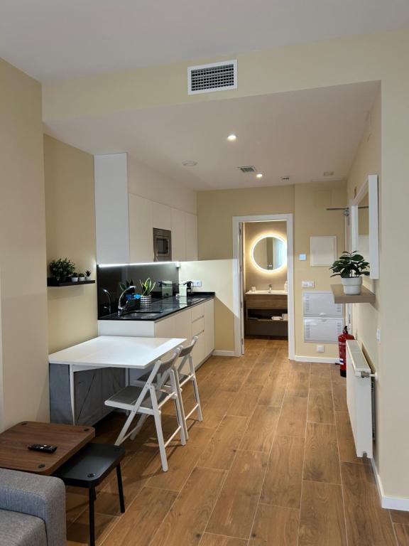 Apartamentos Turisticos Aeropuerto Barajas - 1