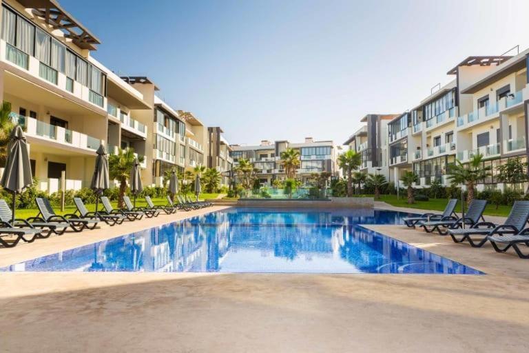 Πισίνα στο ή κοντά στο Apartment in Dar Bouazza with Pool, Gym & Kids Playground