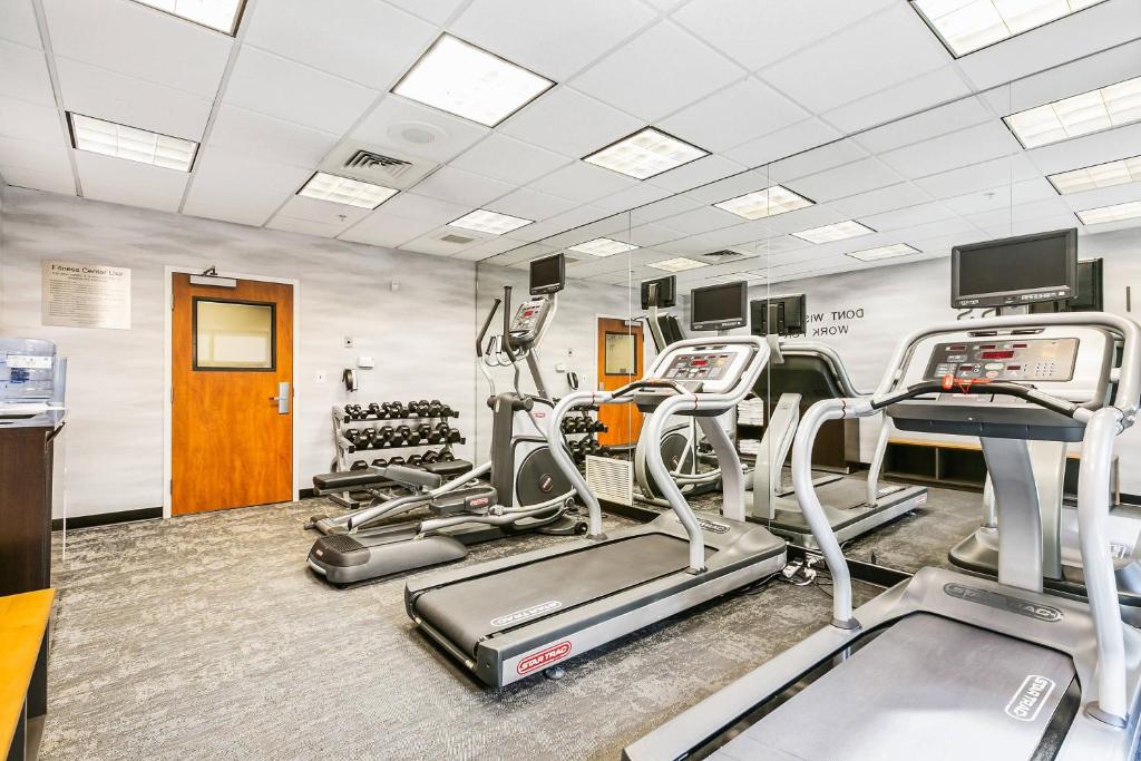 Fitness centrum a/nebo fitness zařízení v ubytování Fairfield Inn & Suites Bend Downtown