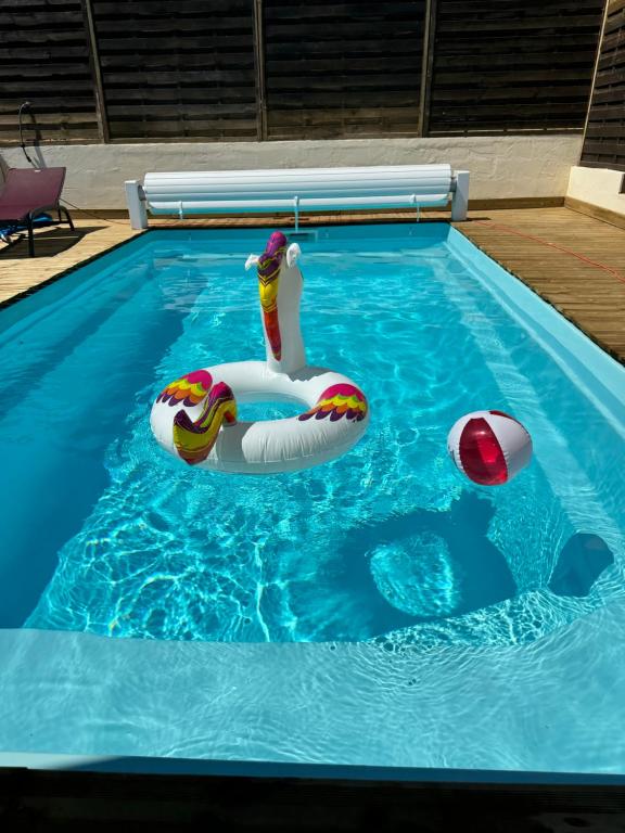 - une piscine gonflable dans l'établissement La ferme d'Hareauville - Heated swimming pool, à Criquetot-lʼEsneval