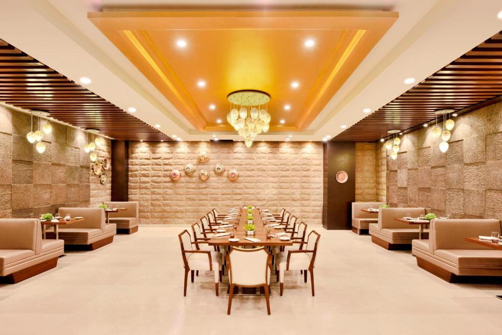Posezení v ubytování Four Points by Sheraton Srinagar