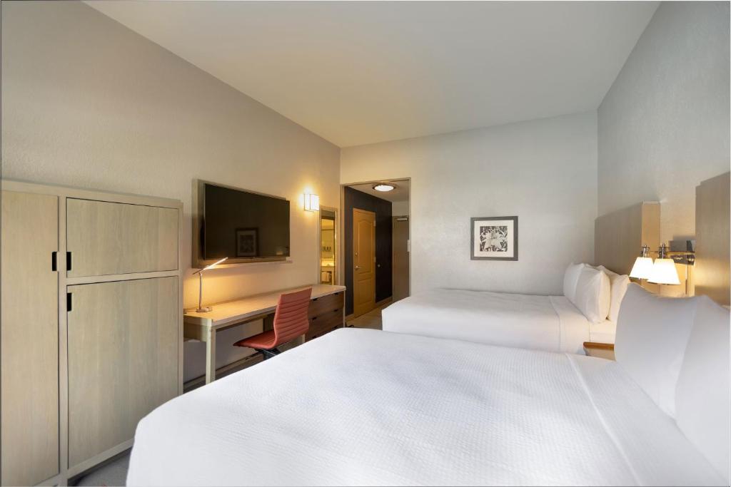 Postel nebo postele na pokoji v ubytování Four Points by Sheraton Caguas Real