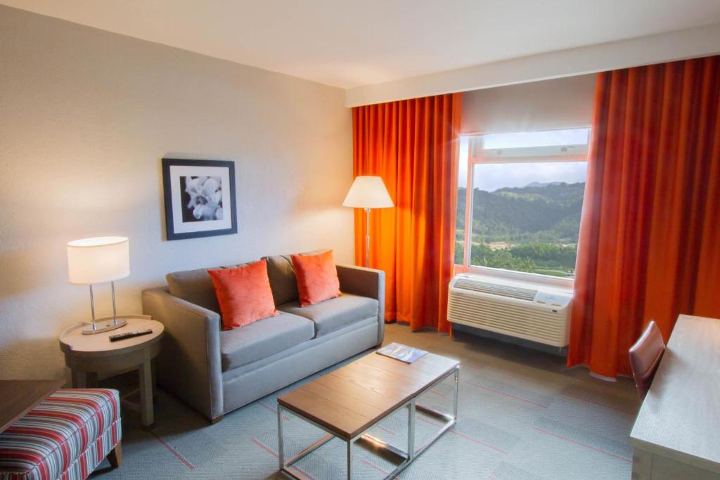 Postel nebo postele na pokoji v ubytování Four Points by Sheraton Caguas Real