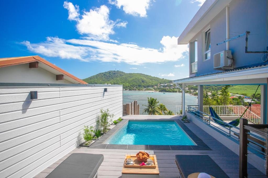 a swimming pool in the backyard of a house at Sublime Villa Piscine - Trésor de la Baie in La Trinité