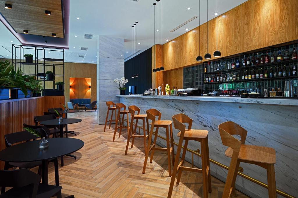 Lounge nebo bar v ubytování Four Points by Sheraton Warsaw Mokotow