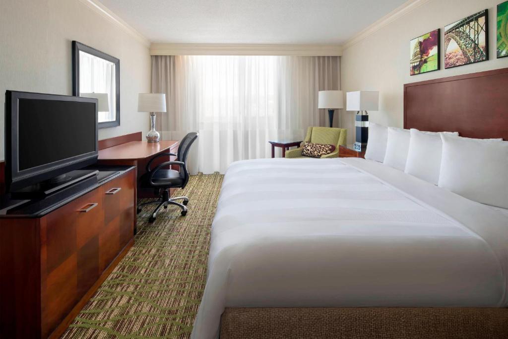 Charleston Marriott Town Center photo