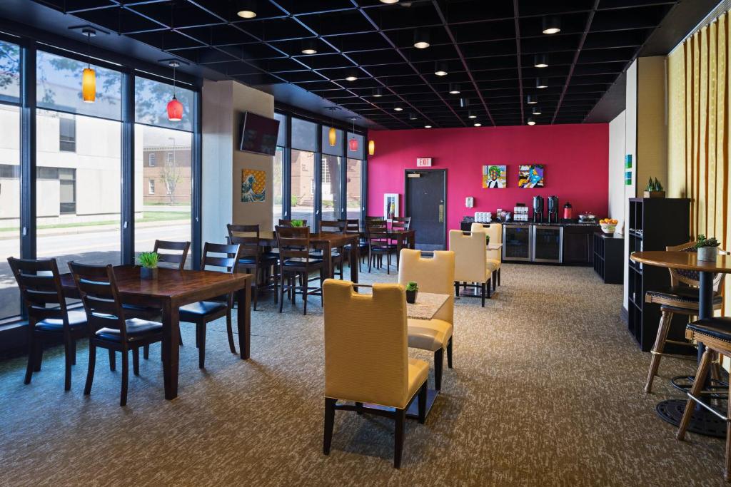 Charleston Marriott Town Center photo