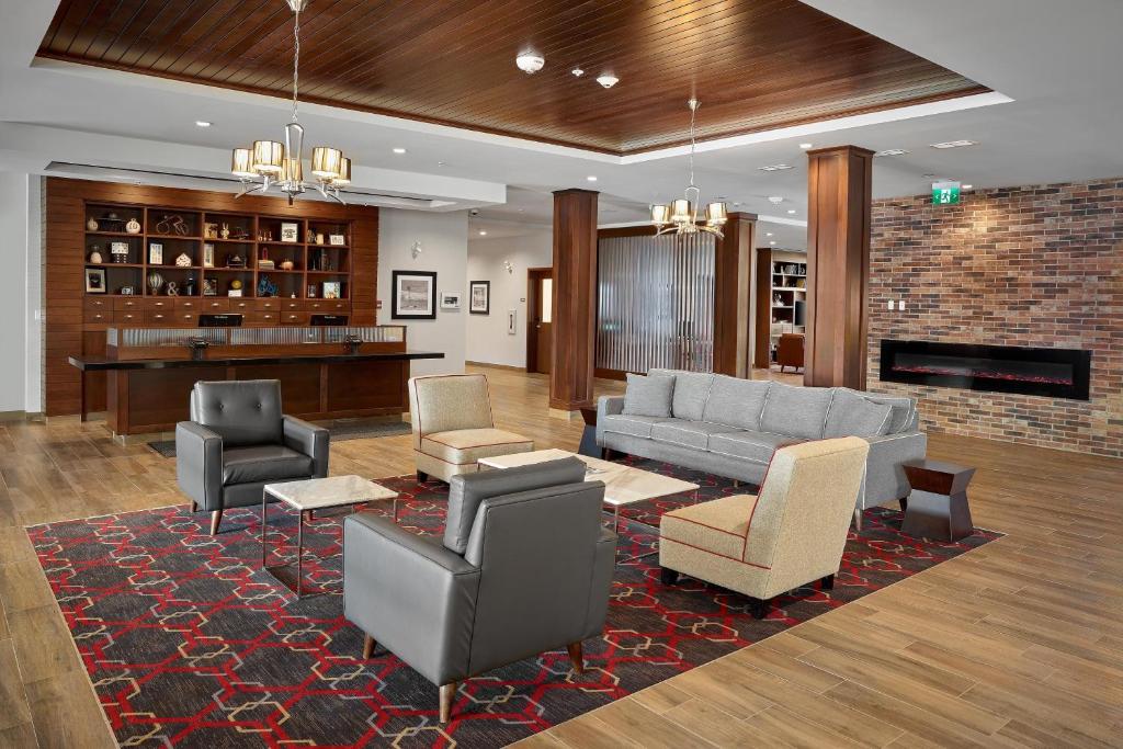 Posezení v ubytování Four Points by Sheraton Edmonton West