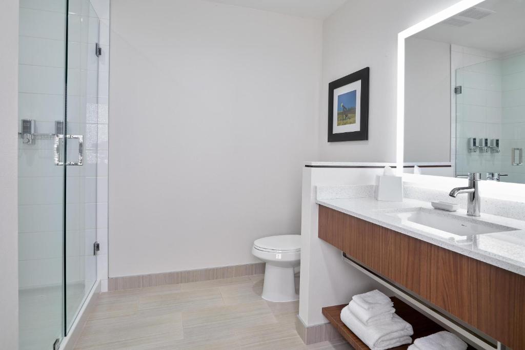 Koupelna v ubytování Four Points by Sheraton Edmonton West