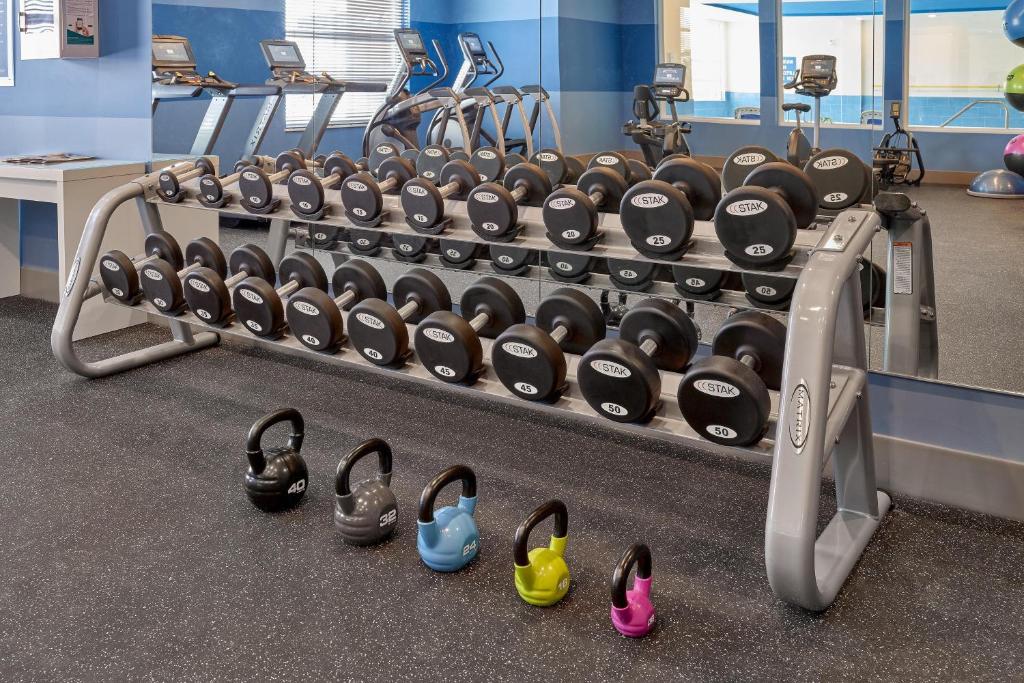Fitness centrum a/nebo fitness zařízení v ubytování Four Points by Sheraton Edmonton West