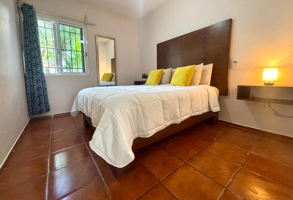 Postel nebo postele na pokoji v ubytování Casa Las Palmas, comfort and privacy