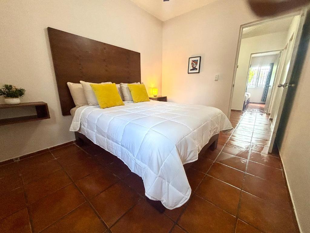 Postel nebo postele na pokoji v ubytování Casa Las Palmas, comfort and privacy