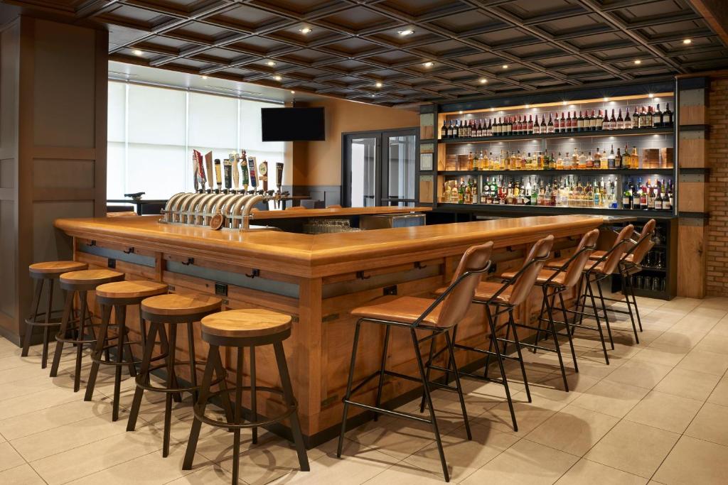 Lounge nebo bar v ubytování Four Points by Sheraton Windsor Downtown