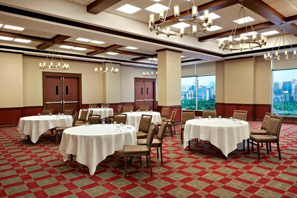 Restaurace v ubytování Four Points by Sheraton Calgary Airport
