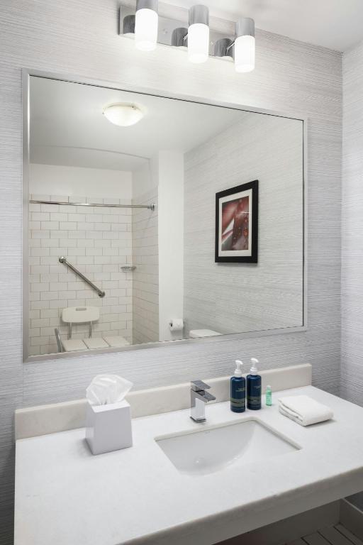 Four Points by Sheraton Victoria Gateway - Resim 41