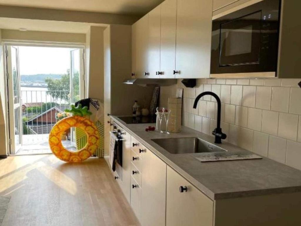 Kuchyň nebo kuchyňský kout v ubytování Suite with sea view in Sölvesborg
