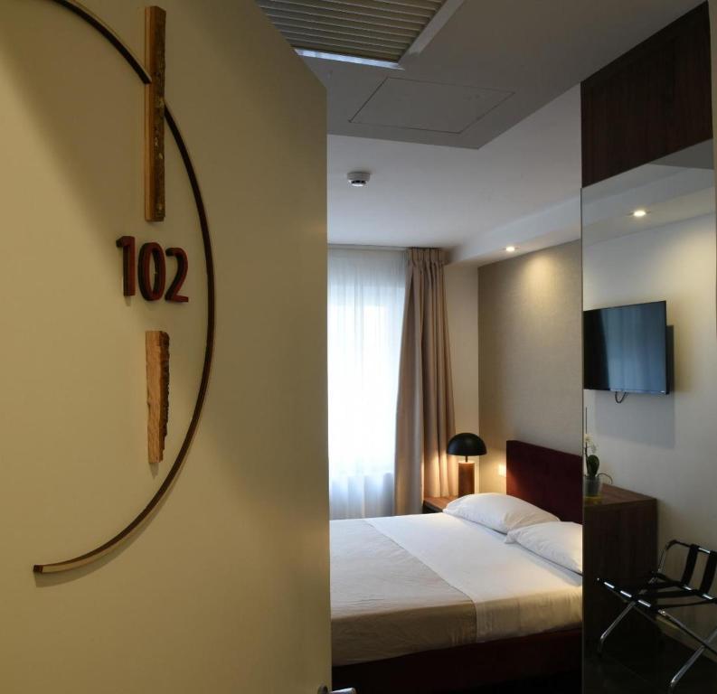 TV a/nebo společenská místnost v ubytování Outside Boutique Hotel