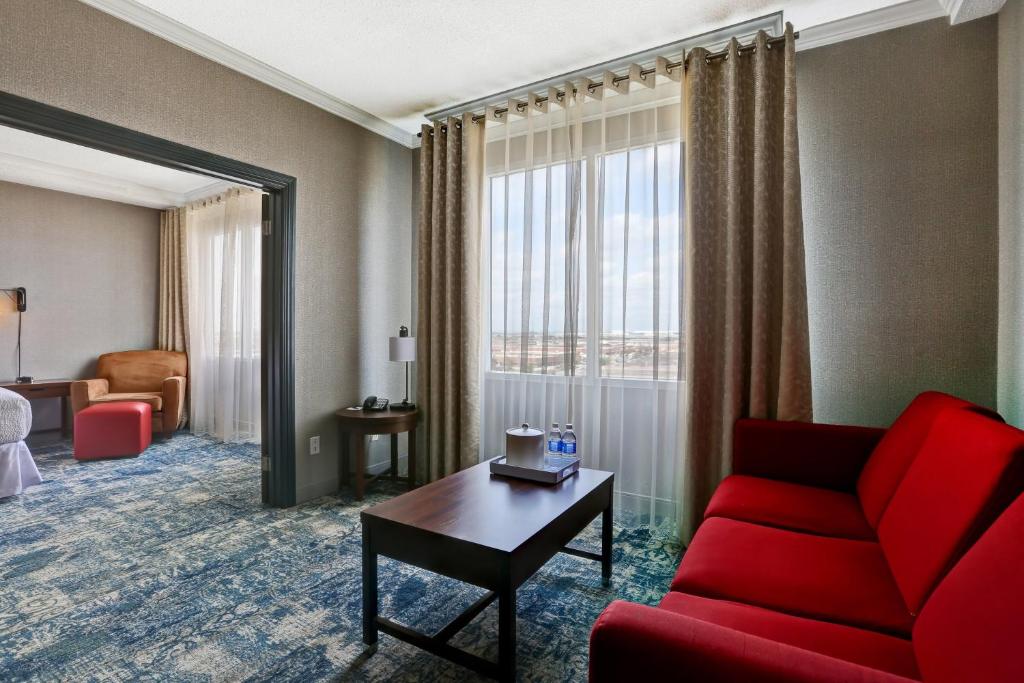 Posezení v ubytování Four Points by Sheraton Toronto Mississauga