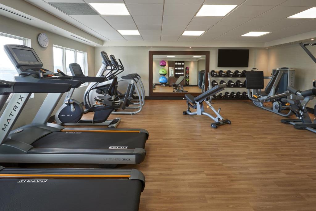 Fitness centrum a/nebo fitness zařízení v ubytování Four Points by Sheraton Vaughan