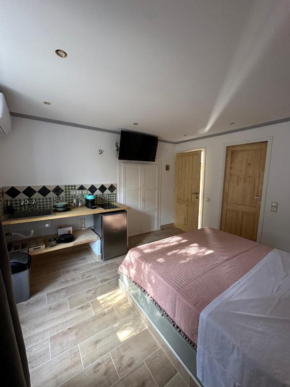 Postel nebo postele na pokoji v ubytování Polina's Apartments