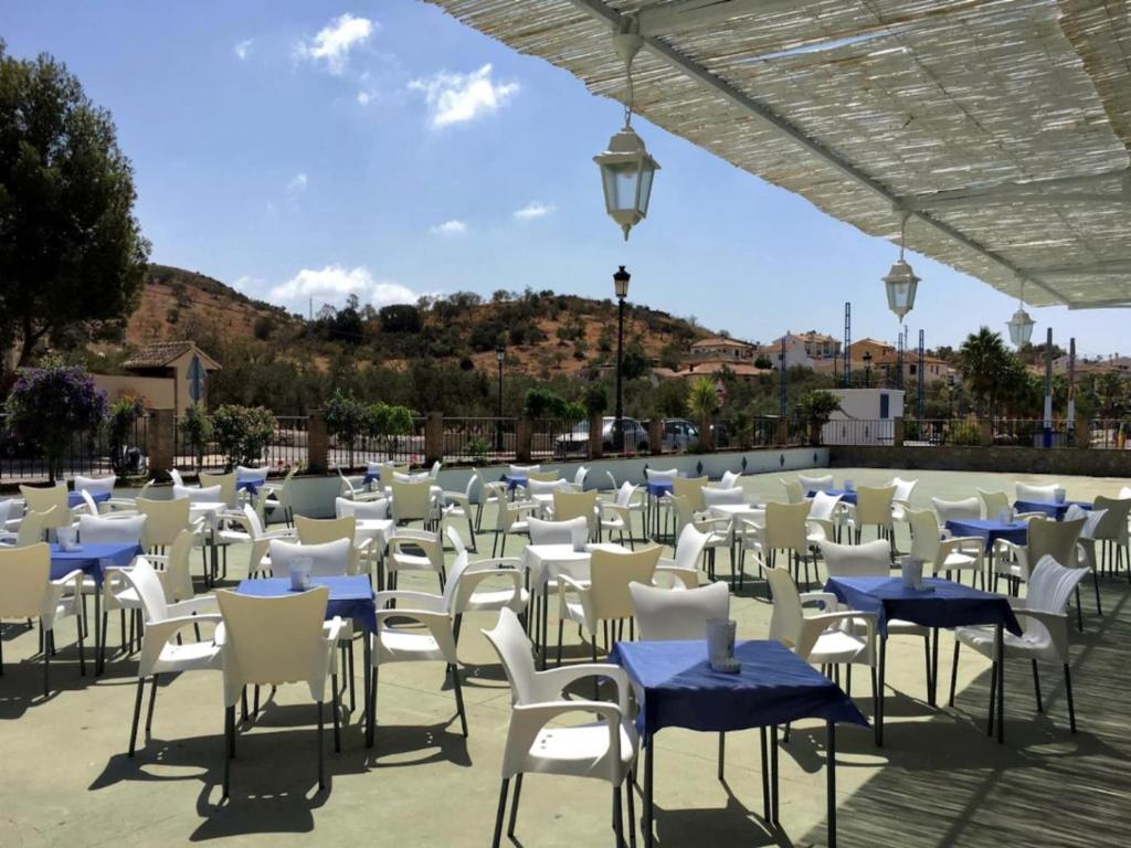 Restauracja lub miejsce do jedzenia w obiekcie Belvilla by Oyo Casa de Aguila