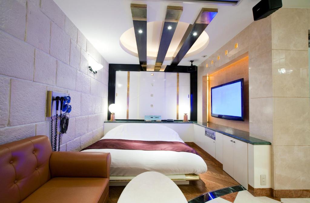 Postel nebo postele na pokoji v ubytování HOTEL & SPA J-MEX Shinjuku Kabukicho (Adult Only)