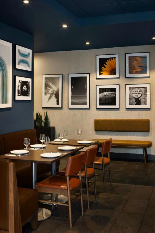 a dining room with a table and chairs at Four Points by Sheraton Surrey in Surrey