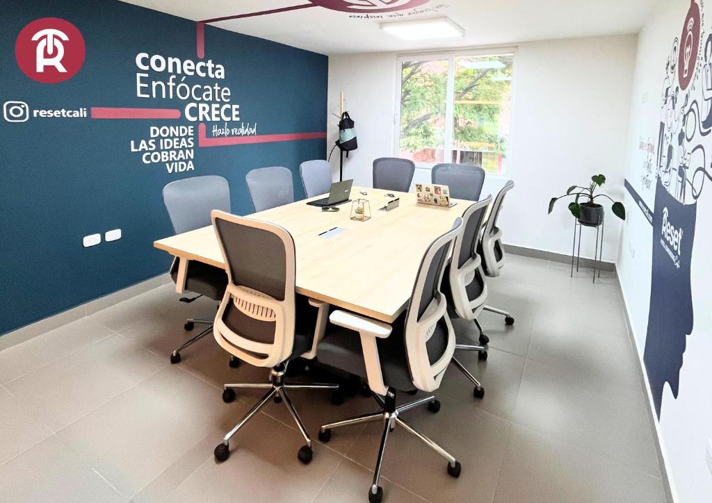A área empresarial e/ ou a sala de conferências de Reset (Hotel-Cafe-Coworking)