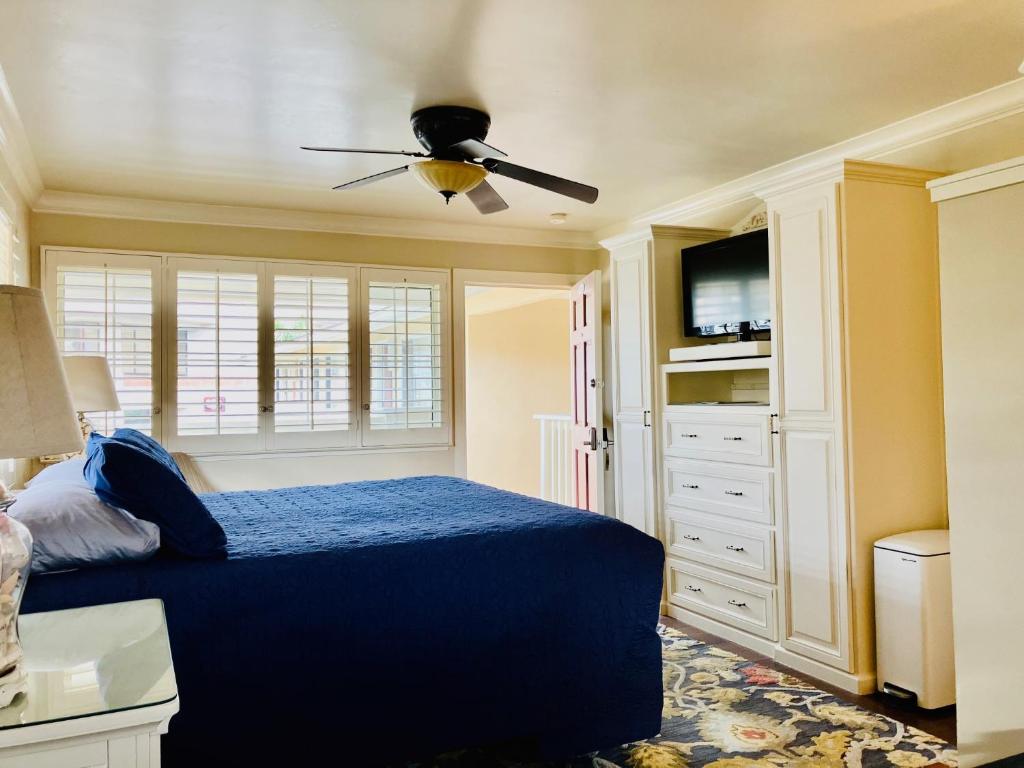 Beachcomber Inn photo