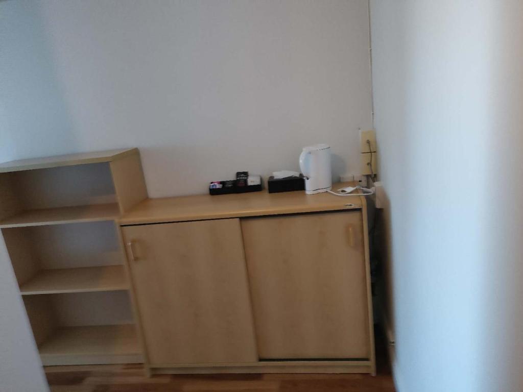 5 Beds including 1 Double Bed, 2 single Beds, 2 Double Sofa Beds, Suite 4, 37 Totara Avenue, New Lynn - Resim 4