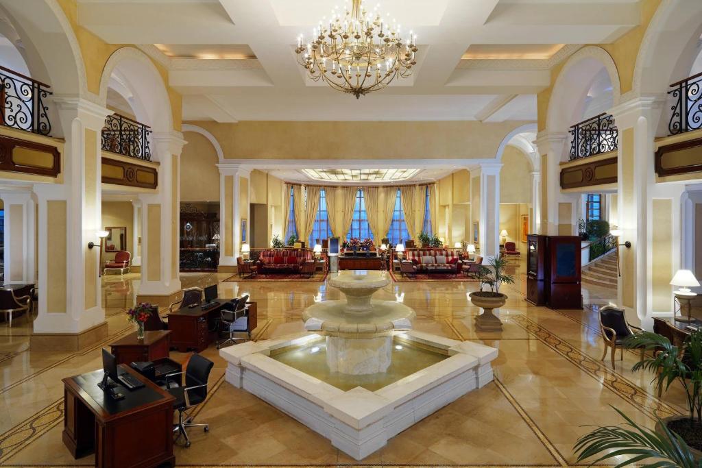 Sheraton Addis, a Luxury Collection Hotel, Addis Ababa的休息区