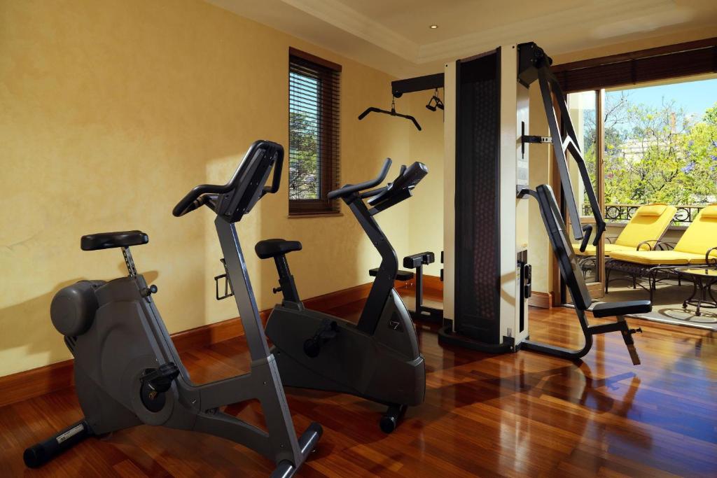 Sheraton Addis, a Luxury Collection Hotel, Addis Ababa的健身中心和/或健身设施