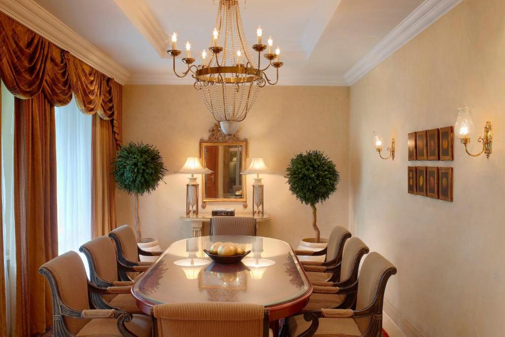 Sheraton Addis, a Luxury Collection Hotel, Addis Ababa的休息区