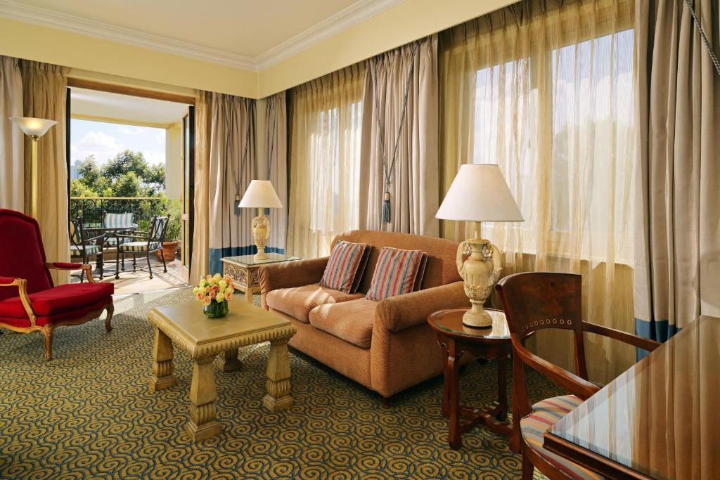 Sheraton Addis, a Luxury Collection Hotel, Addis Ababa的休息区