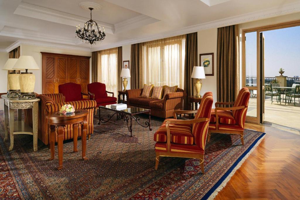 Sheraton Addis, a Luxury Collection Hotel, Addis Ababa的休息区