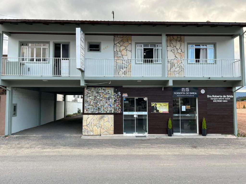 a building with a balcony on top of it at Pousada Angela in Urubici