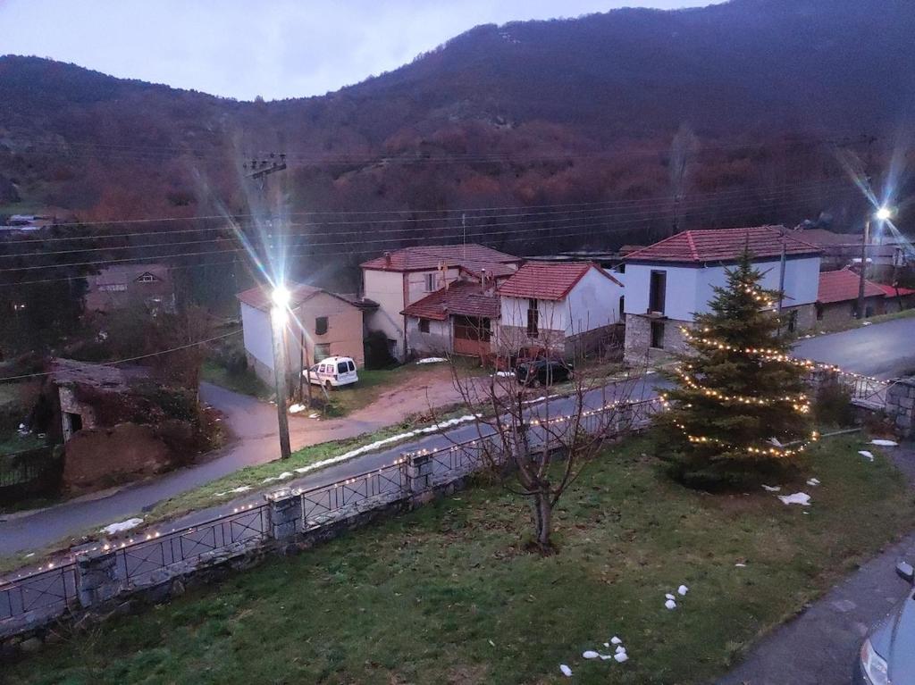 Φωτογραφία από το άλμπουμ του σπιτοκαλυβάκι στη Φλώρινα