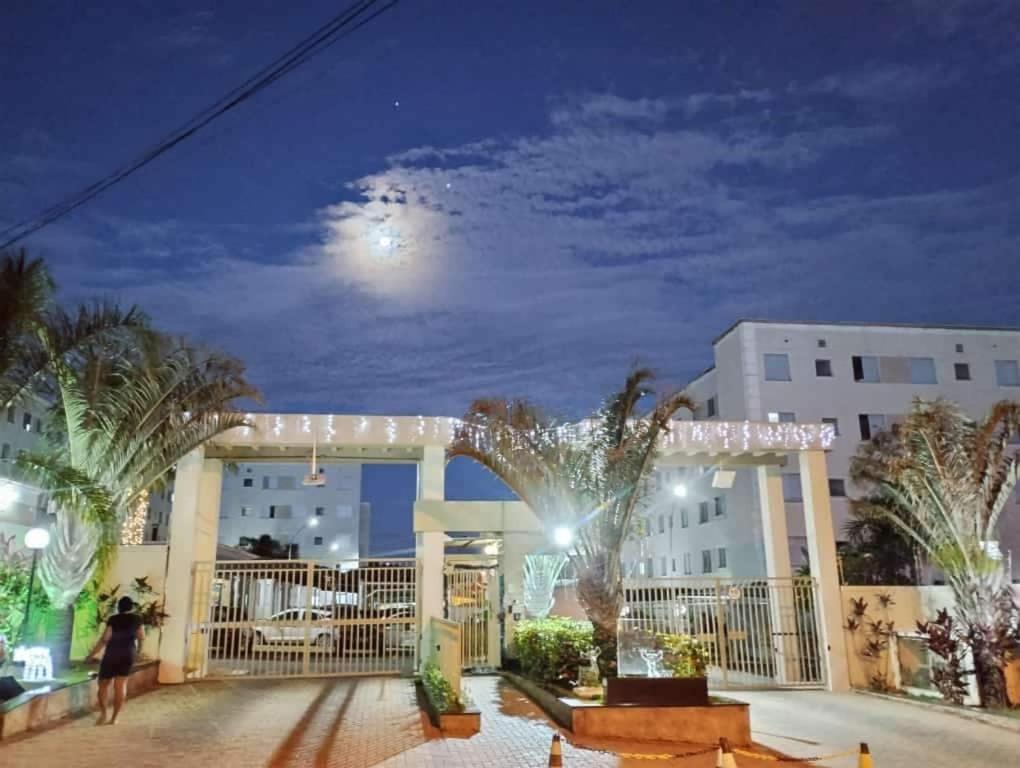 a full moon over a hotel at night at Apto perto do Hotel Premium com garagem, 3 camas, 2 quartos, portaria 24h in Campinas