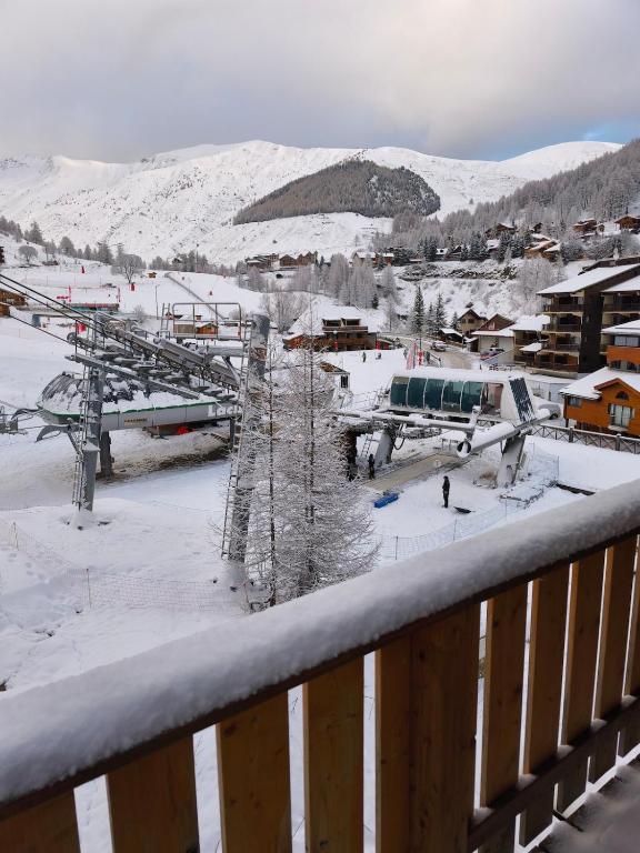 a view of a town in the snow at Duplex 6 personne au pied des pistes in Allos