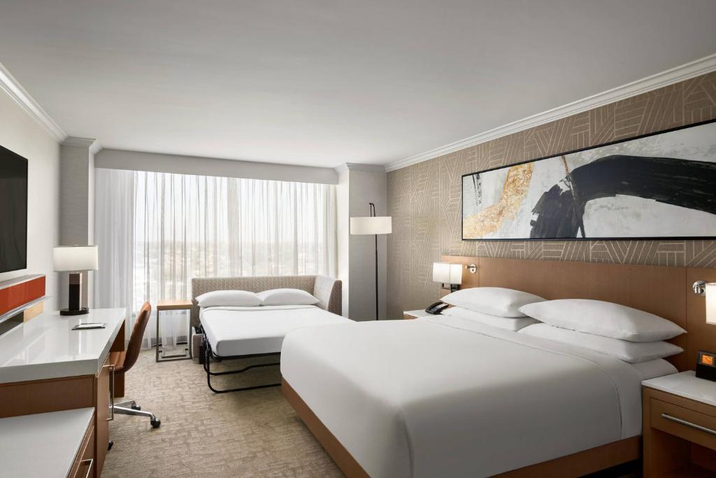 Delta Hotels by Marriott Anaheim Garden Grove - King Room With Sofa Bed