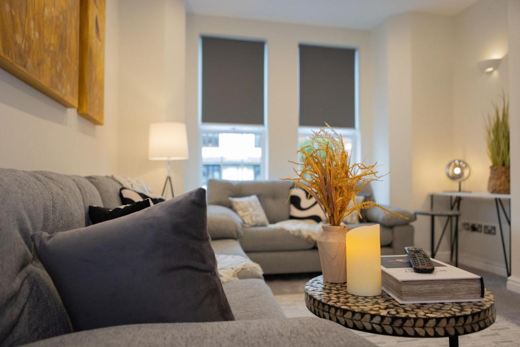 Posezení v ubytování Lethbridge Villa 49 3-bedroom Apartment with Garden, Fibre WiFi, free parking, sleeps 6