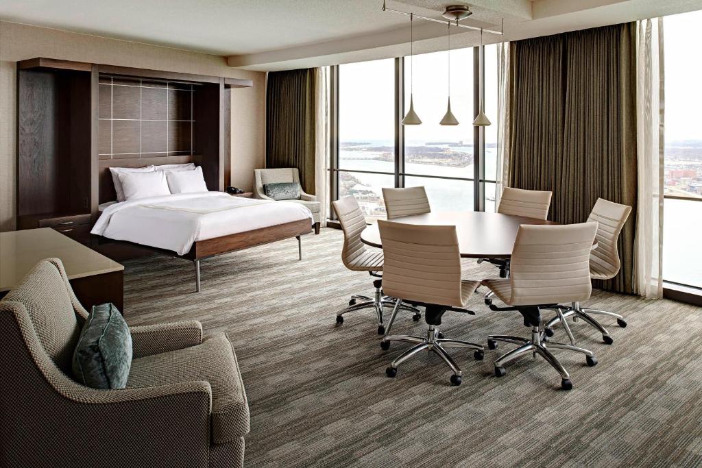 Detroit Marriott at the Renaissance Center photo