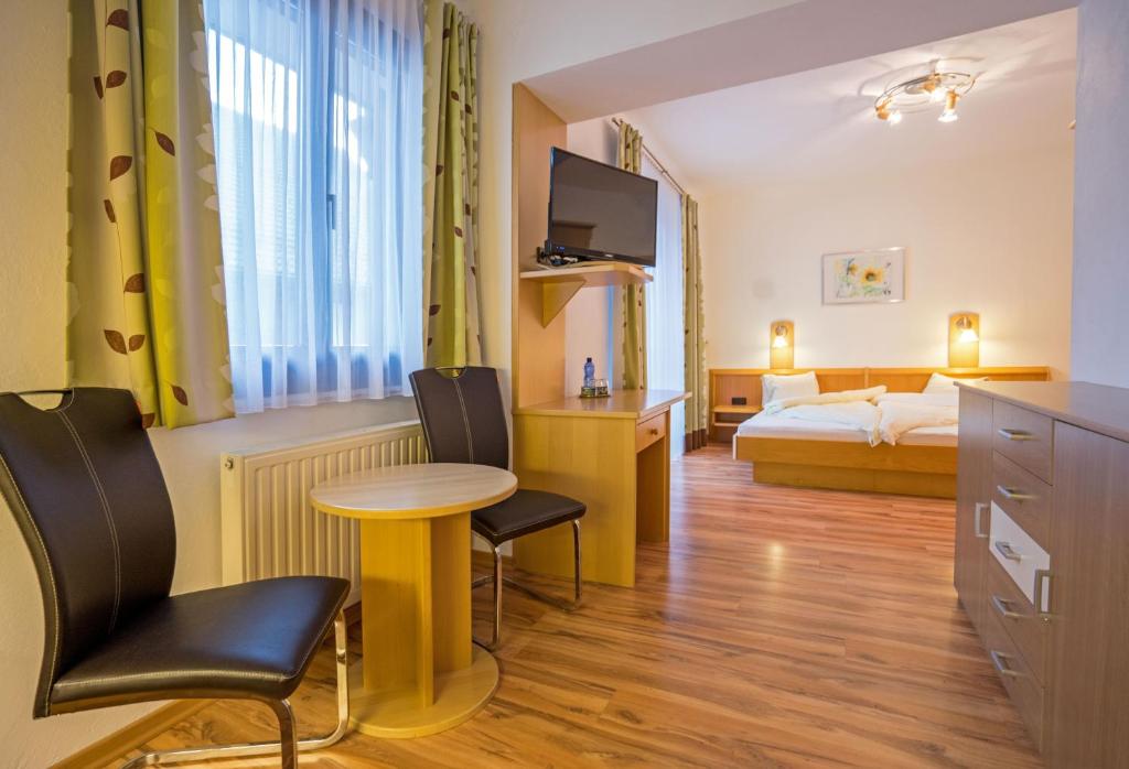TV a/nebo společenská místnost v ubytování Haus Stampfer