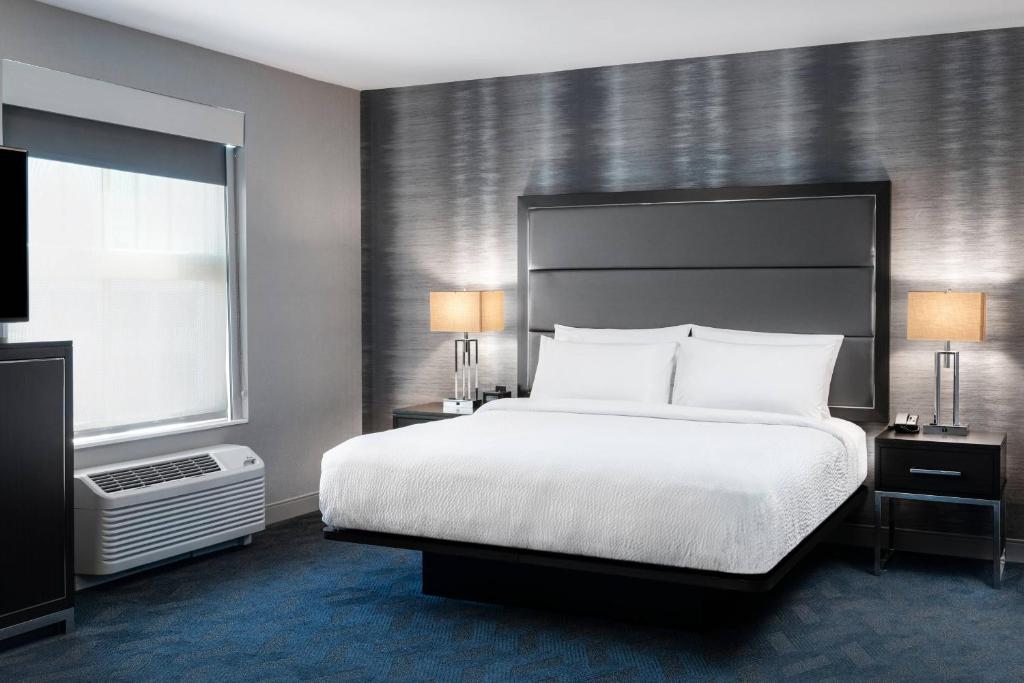 Residence Inn by Marriott Boston Logan Airport/Chelsea - 较大的特大号床一室公寓 - 带沙发床